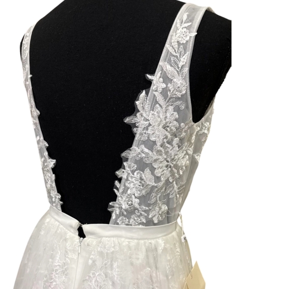 Spaghetti Straps Tulle A-line Wedding Dresses | Deep V-neck Pleated Bridal Gowns - Picture 7 of 16